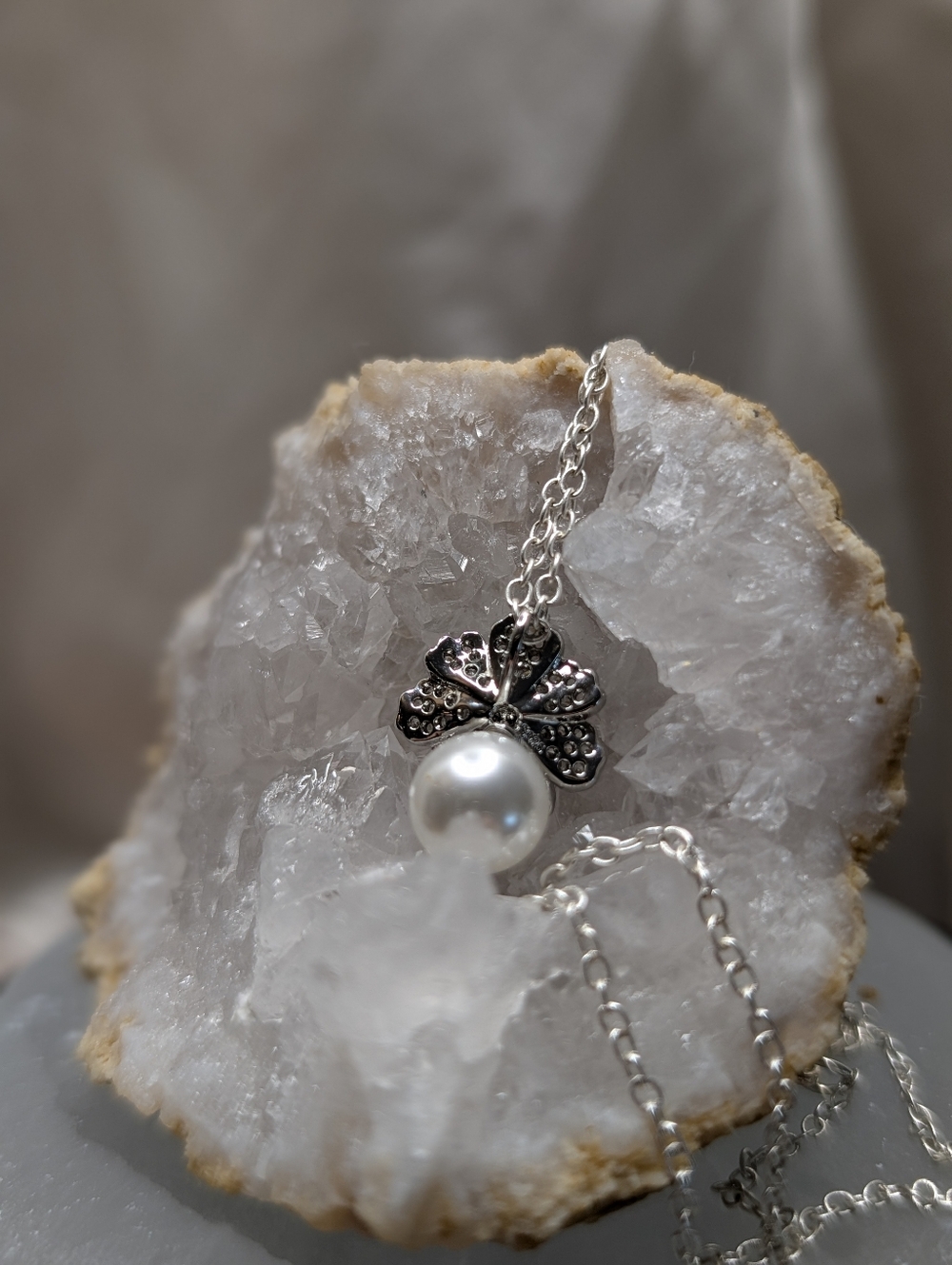 Silver Crystal Flower Necklace Pearl Drop Pendant Elegant Bridal Style Jewelry - Picture 3 of 4